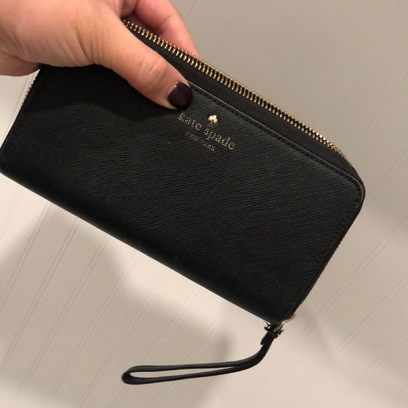 ⭐️ Kate Spade Zip Wristlet❗️ - Picture 2 of 3